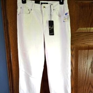 Earl Jeans Size- 4 Color- White